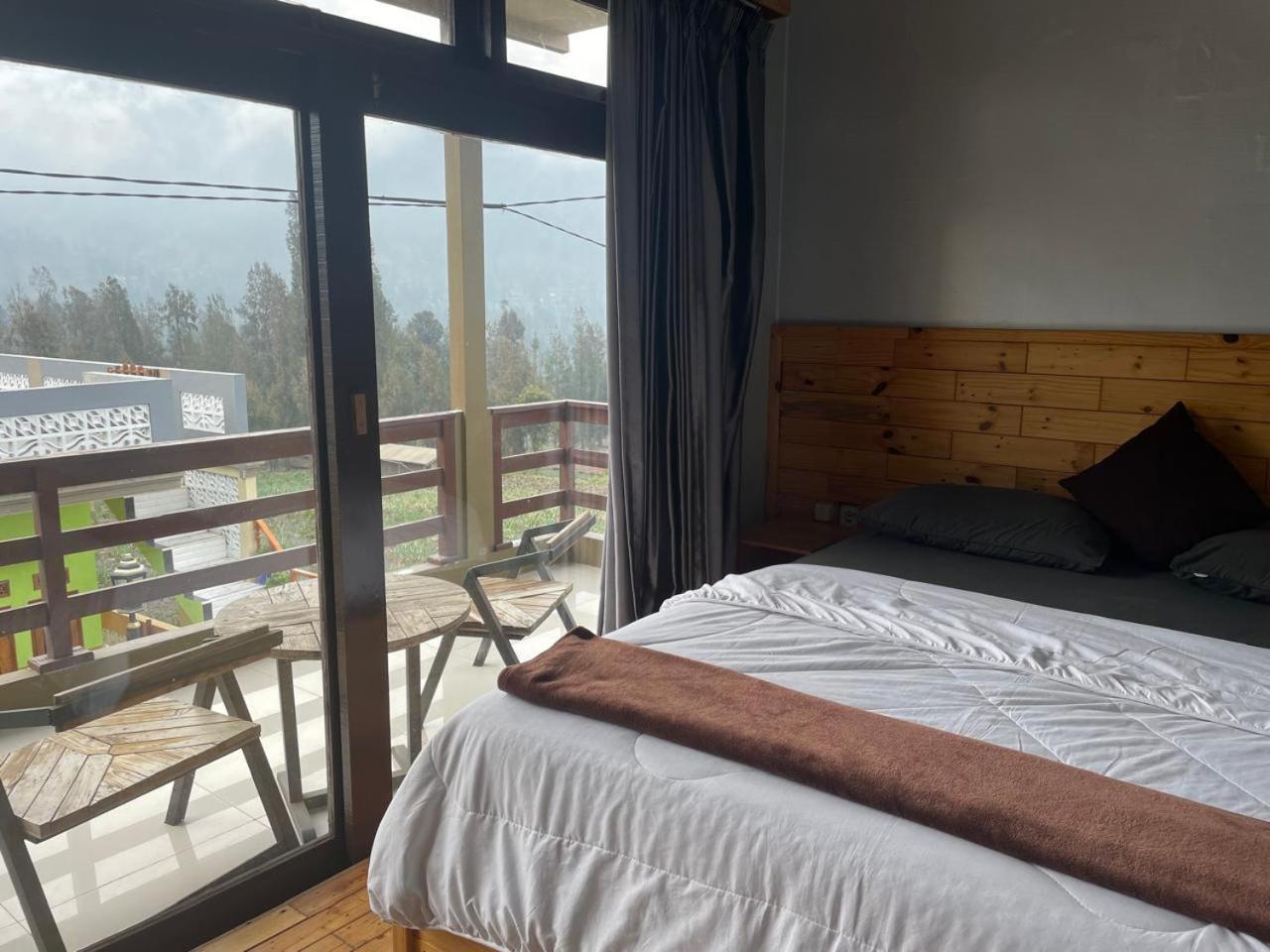Bromo Semesta Guesthouse Проболинго Екстериор снимка