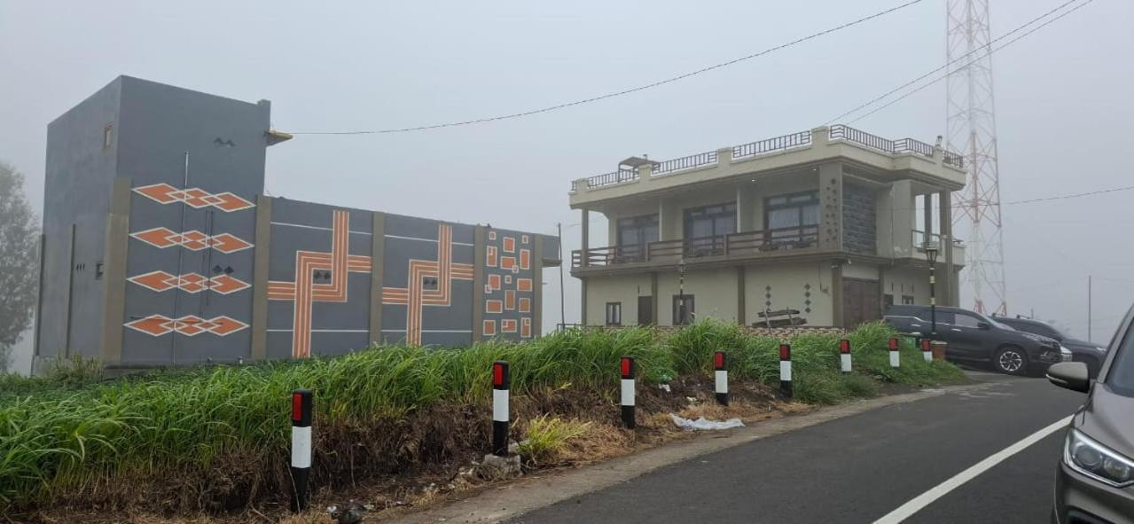 Bromo Semesta Guesthouse Проболинго Екстериор снимка
